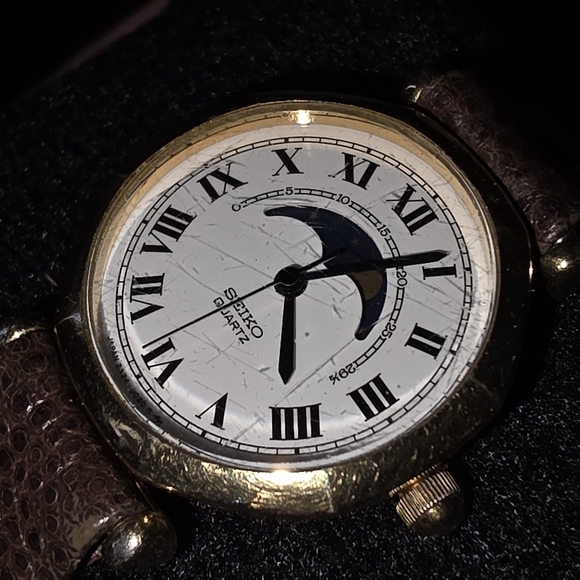VTG Rare Octagon Seiko Moon Phase Roman Dial Quartz Watch 25mm Japan Works main image 13